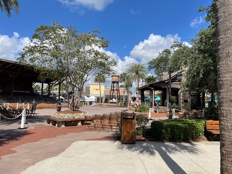 Brownwood Paddock Square restaurants and nightlife in The Villages